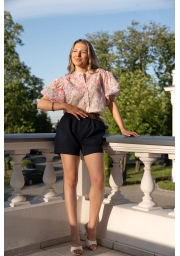 BLUZKA GARDENIA W KWIATOWY PRINT Z LEKKIEGO, ZWIEWNEGO MATERIAŁU