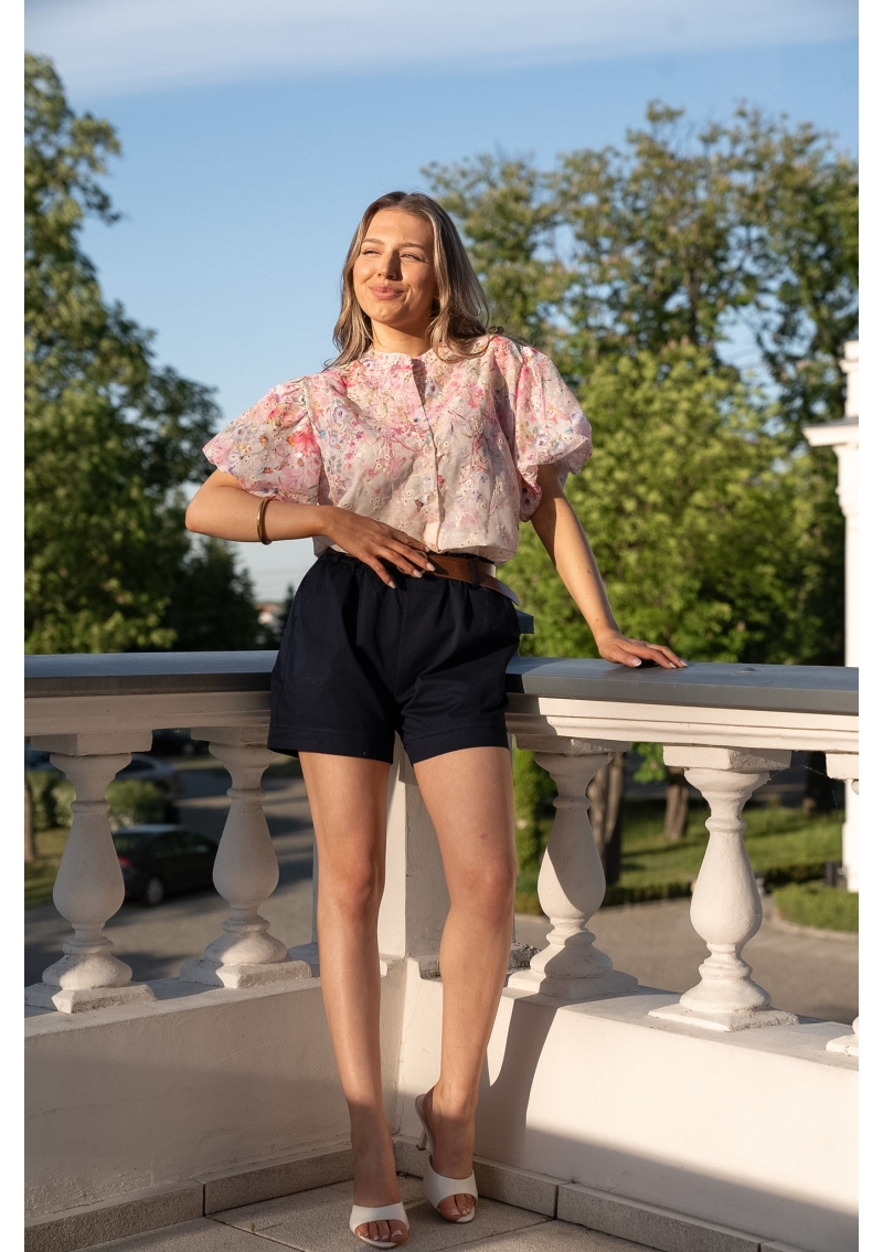 BLUZKA GARDENIA W KWIATOWY PRINT Z LEKKIEGO, ZWIEWNEGO MATERIAŁU
