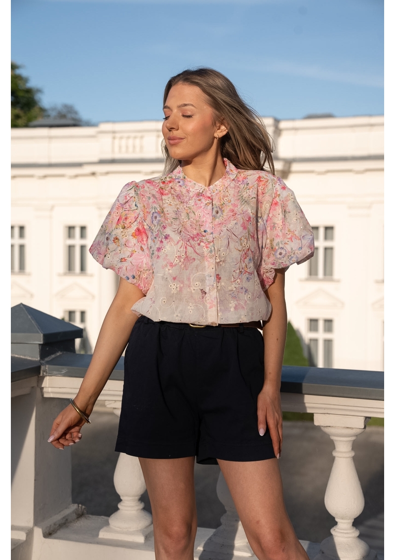 BLUZKA GARDENIA W KWIATOWY PRINT Z LEKKIEGO, ZWIEWNEGO MATERIAŁU