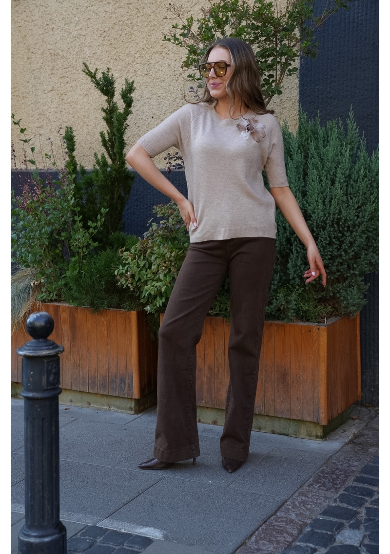 SWETER Z KWIATOWĄ APLIKACJĄ