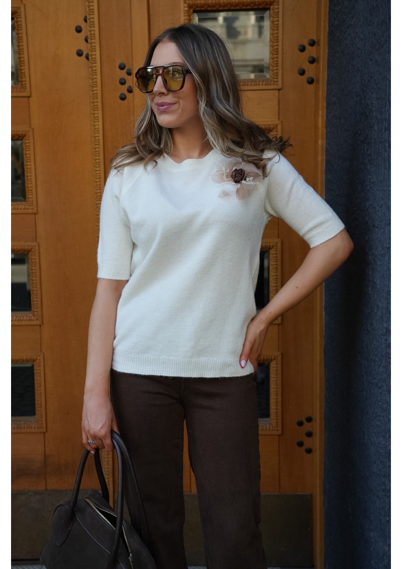 SWETER Z KWIATOWĄ APLIKACJĄ