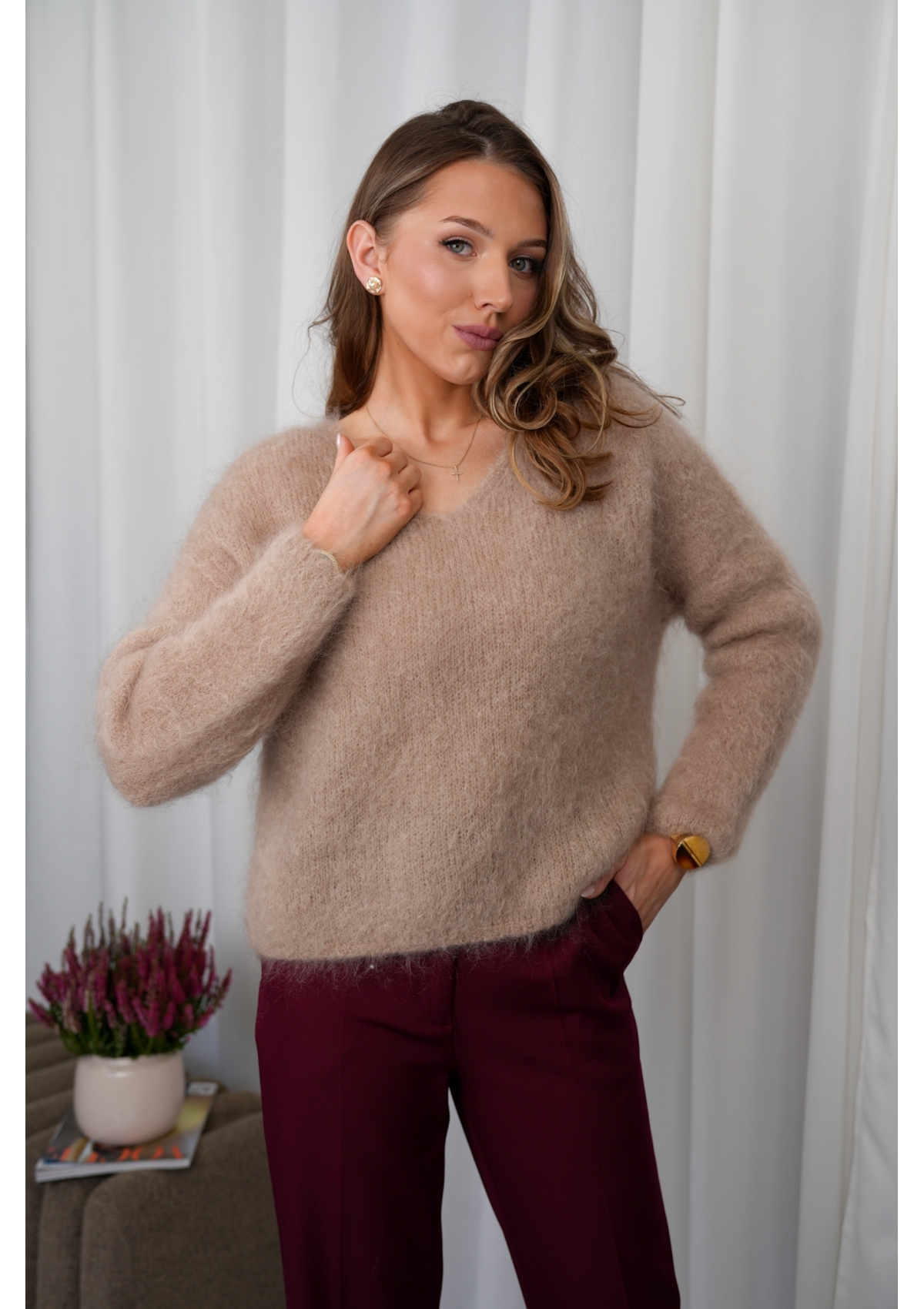 SWETER DAMSKI 80% KID MOHER DEKOLT V Z DŁUGIM RĘKAWEM
