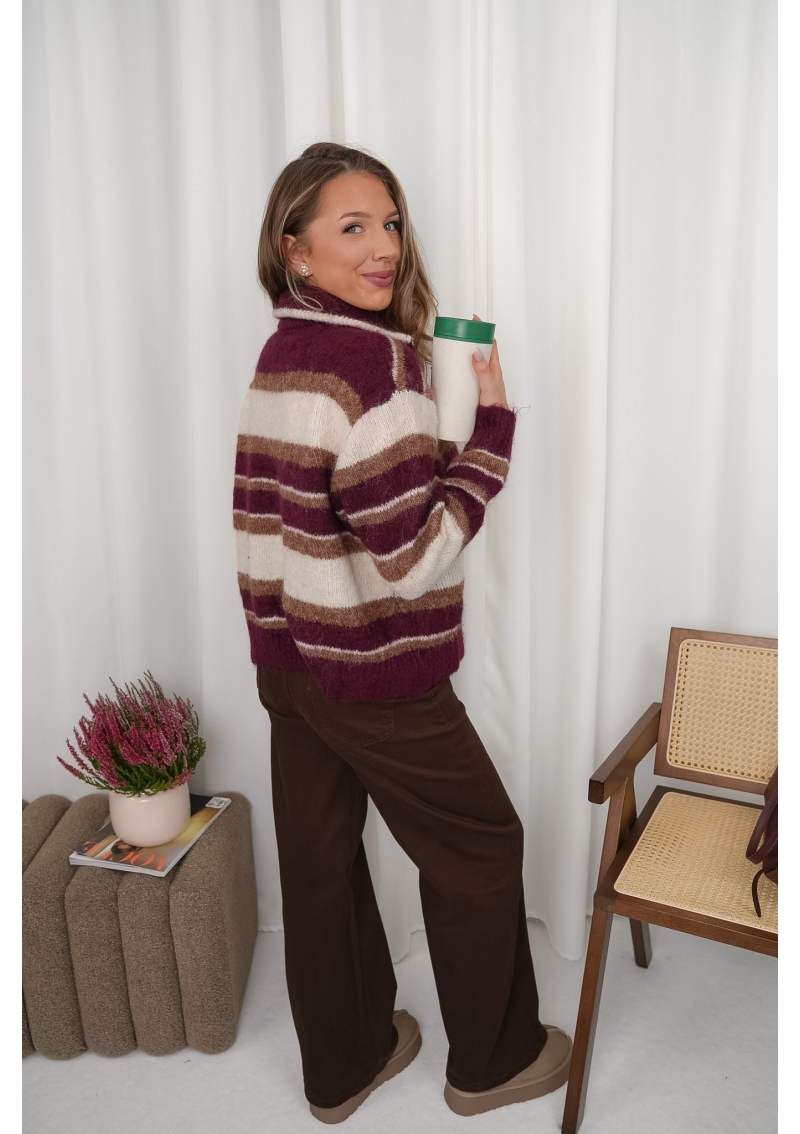 SWETER  Z WEŁNĄ W PASY Z ZAMKIEM BERRY LATTE